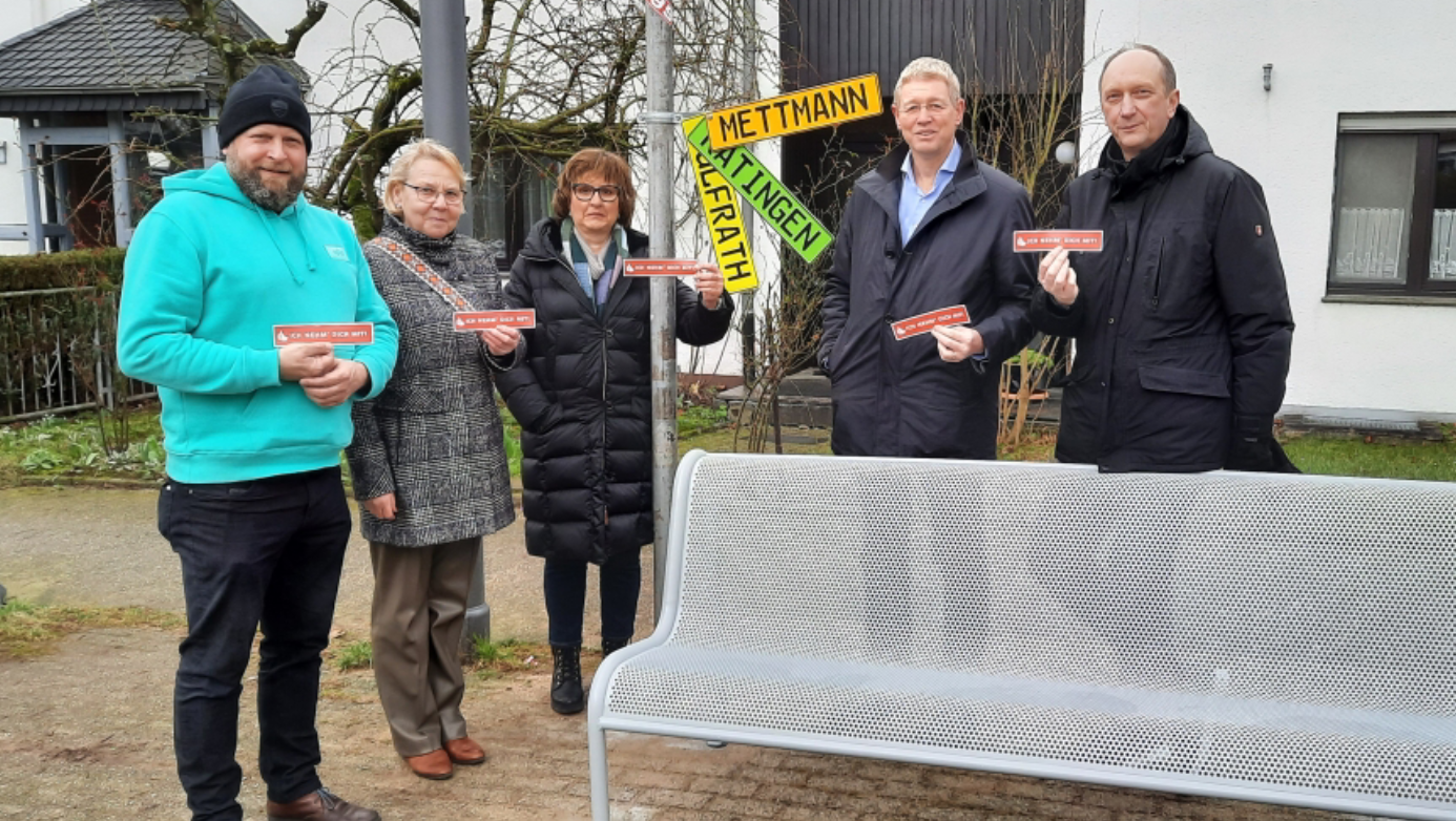 Aufstellung der Mitnahmebank in Obschwarzbach